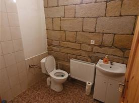 Toaleta u společenské místnosti