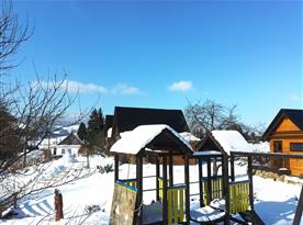 Pohled na chatu v zimě