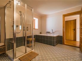 Koupelna se saunou, vanou a sprchovým koutem